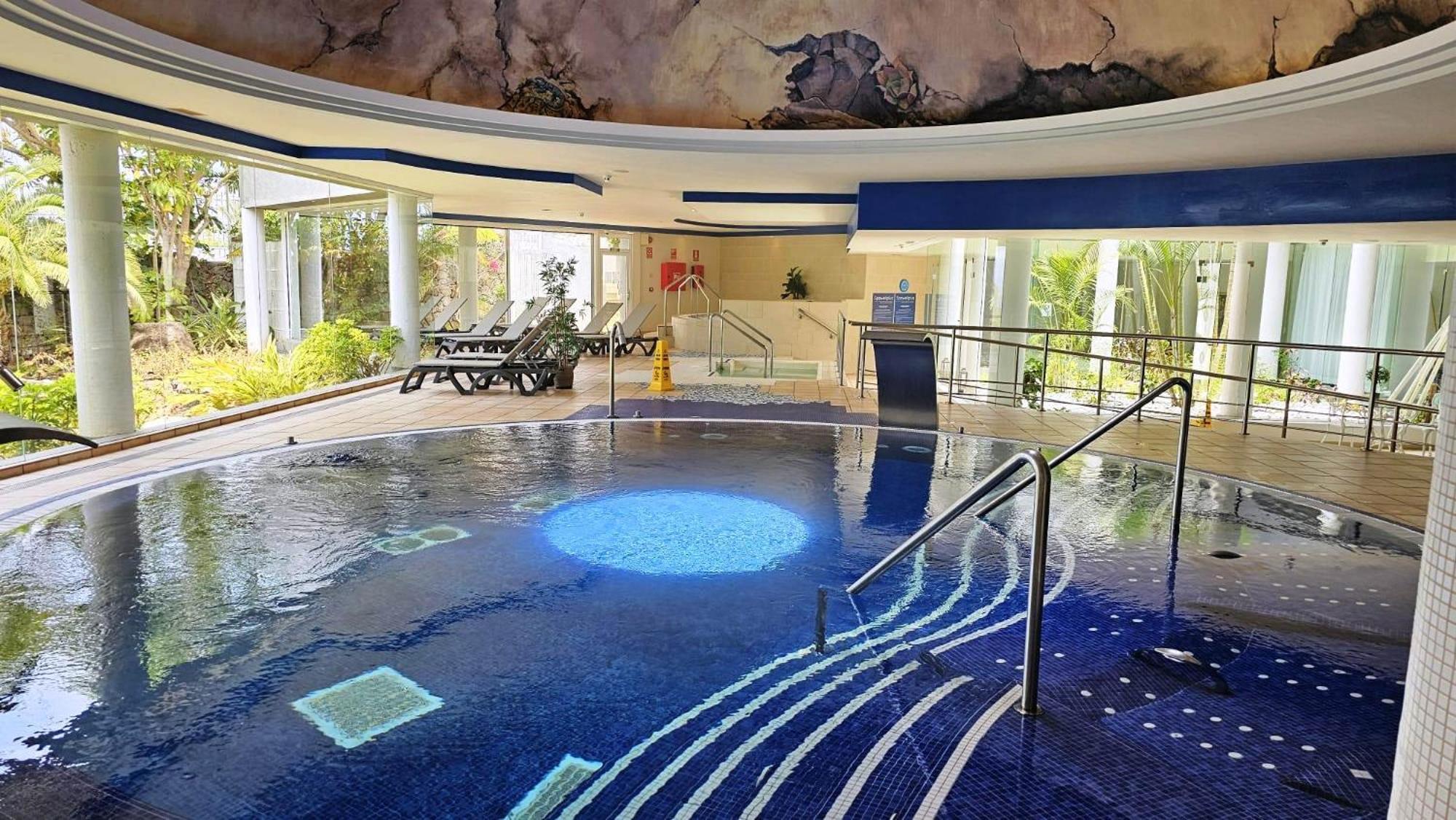 Blue Bay Paradise - Beach Front Apartment With Sea View Playa Paraíso Exterior foto