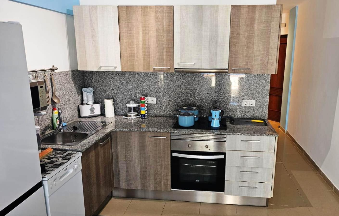 Blue Bay Paradise - Beach Front Apartment With Sea View Playa Paraíso Exterior foto